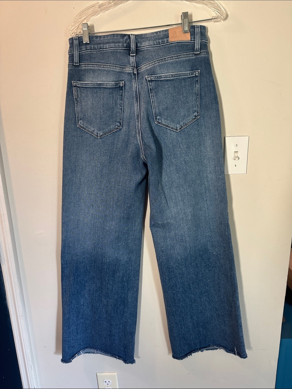 PAIGE Anessa Wide-Leg High-Rise Jeans in Faded Blue Wash - Picture 4 of 4
